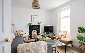Cosy Period Cottage 2Min Walk To The Beach